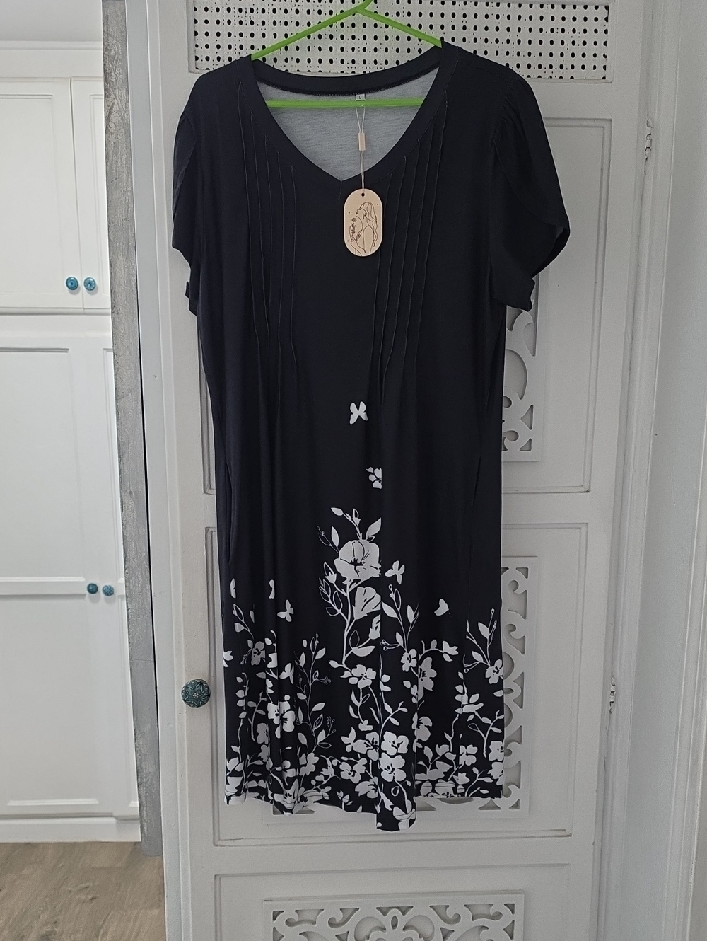 Women's Black Floral V-Neck  Midi Dress
